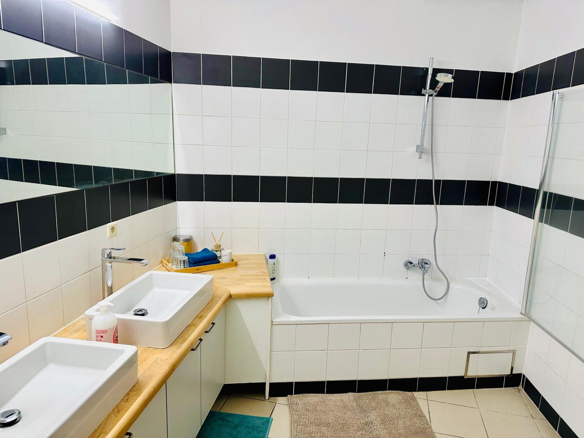 Down Town Oasis-spacious Loft With Private Parking Apartamento *