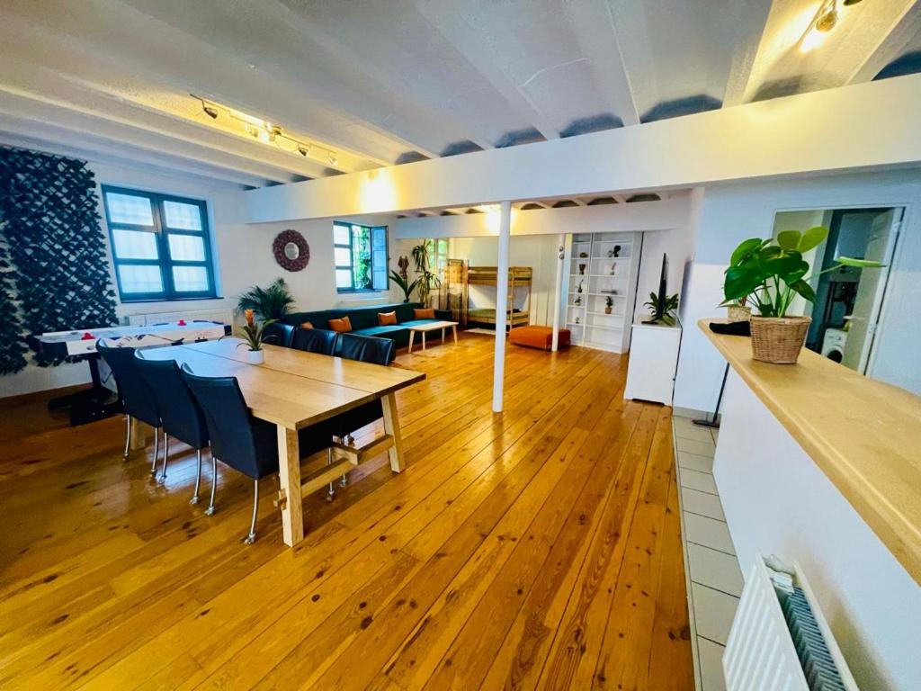 Down Town Oasis-spacious Loft With Private Parking Bruselas